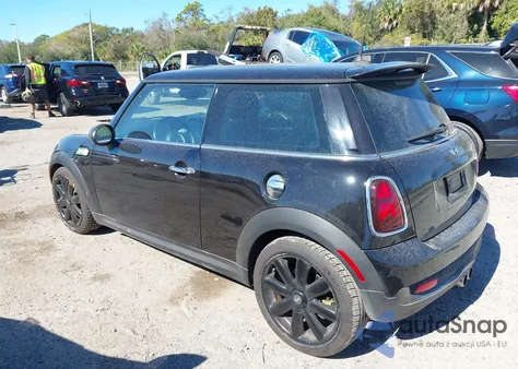 2010 Mini Cooper S из США, поврежденный, VIN WMWMF7C53ATX43586